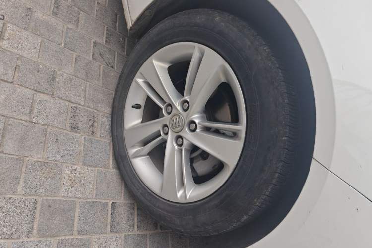 Used Buick Regal 2017 20T Elite Edition Right Front Wheel Hub
