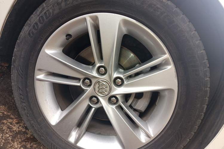 Used Buick Regal 2017 20T Elite Edition Right Front Wheel Hub
