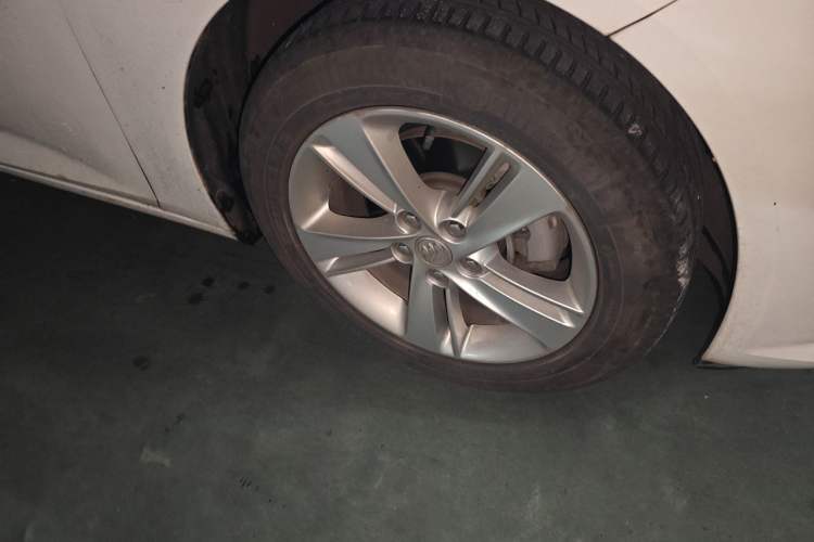 Used Buick Regal 2017 20T Elite Edition Right Front Wheel Hub
