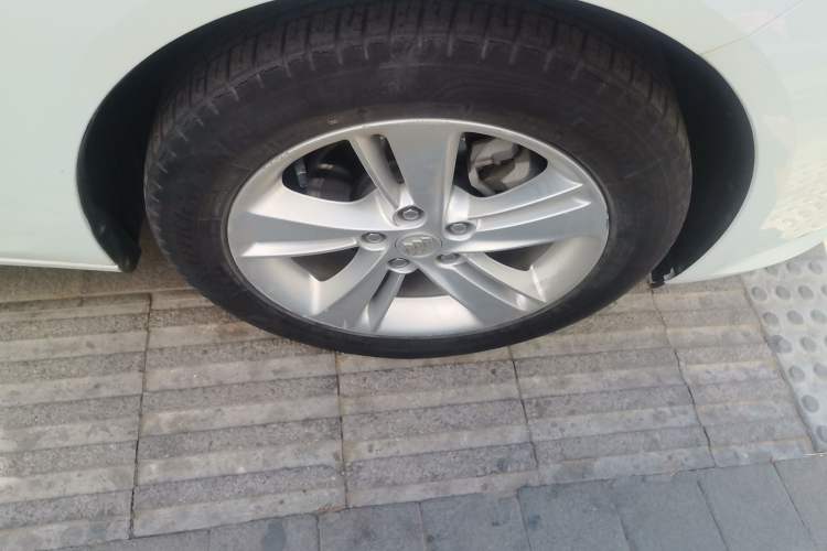Used Buick Regal 2017 20T Elite Edition Right Front Wheel Hub