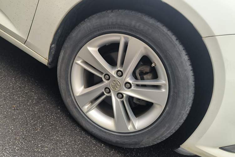 Used Buick Regal 2017 20T Luxury Model Right Front Wheel Hub