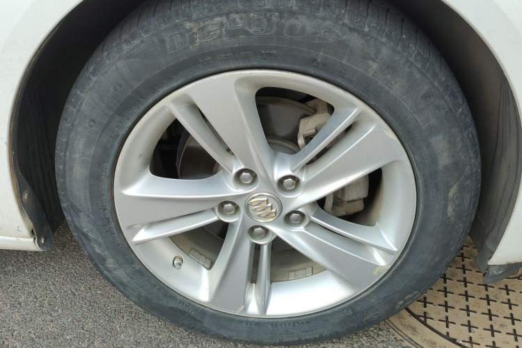 Used Buick Regal 2017 20T Elite Edition Right Front Wheel Hub