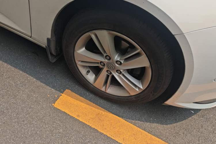 Used Buick Regal 2017 20T Prestige Model Right Front Wheel Hub
