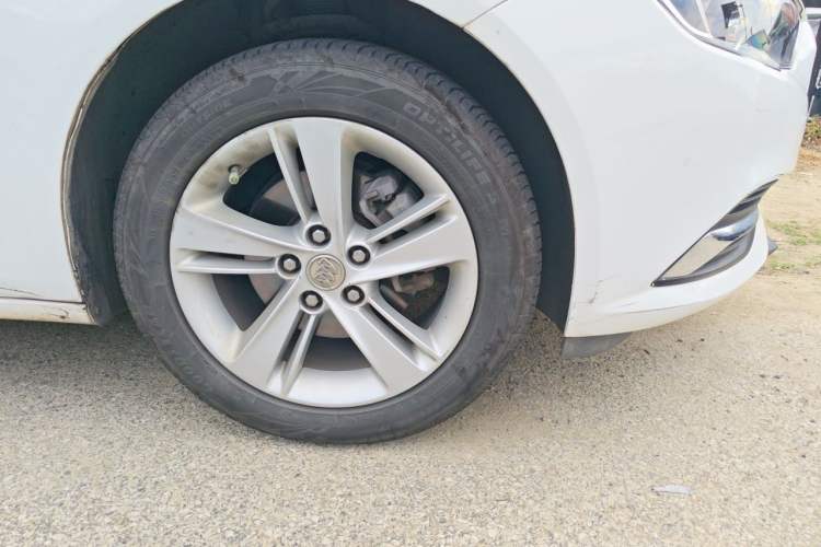 Used Buick Regal 2017 20T Elite Edition Right Front Wheel Hub