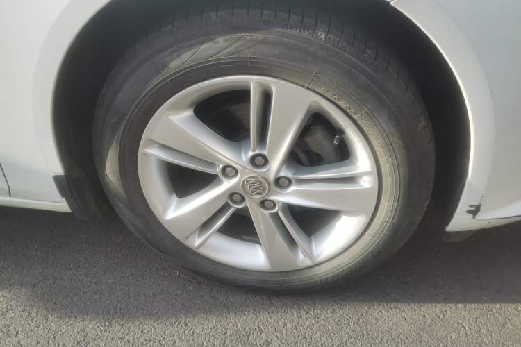 Used Buick Regal 2017 20T Elite Edition Right Front Wheel Hub