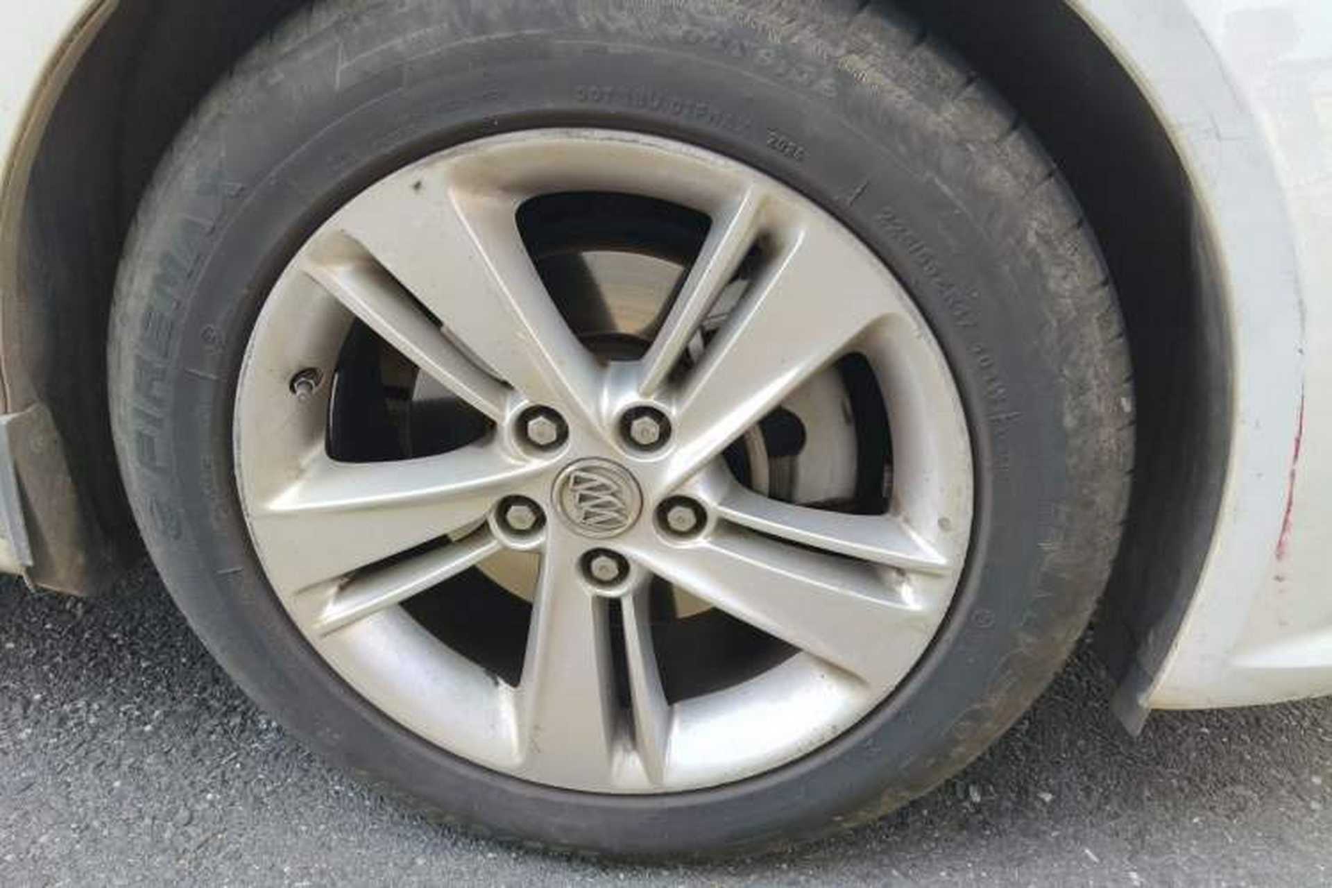 Used Buick Regal 2017 20T Elite Edition Right Front Wheel Hub