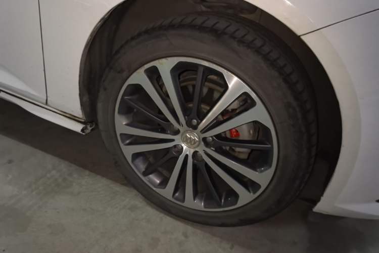 Used Buick Regal 2017 28T Prestige Model Right Front Wheel Hub