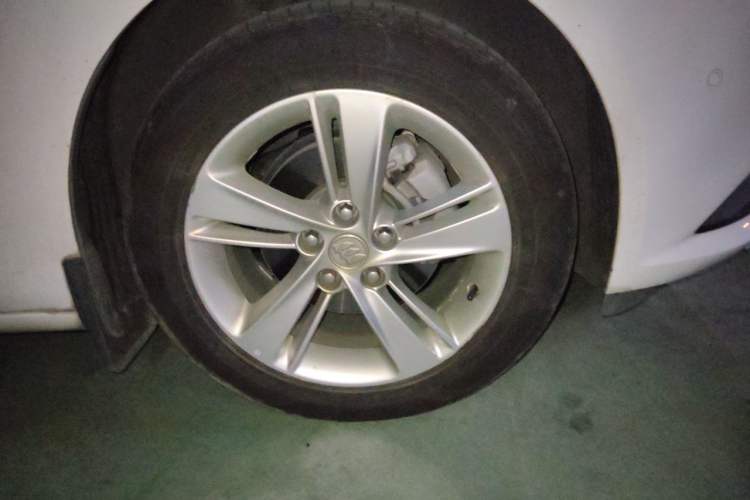 Used Buick Regal 2017 20T Luxury Model Right Front Wheel Hub