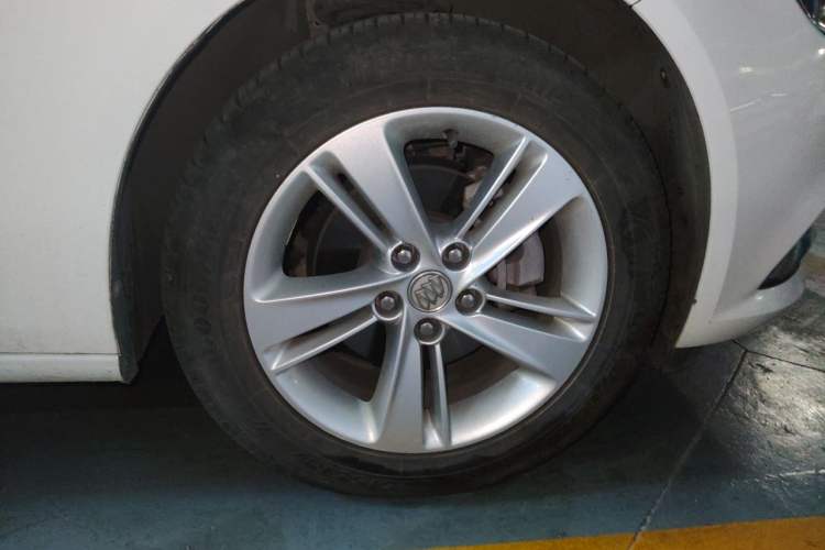 Used Buick Regal 2017 20T Elite Edition Right Front Wheel Hub