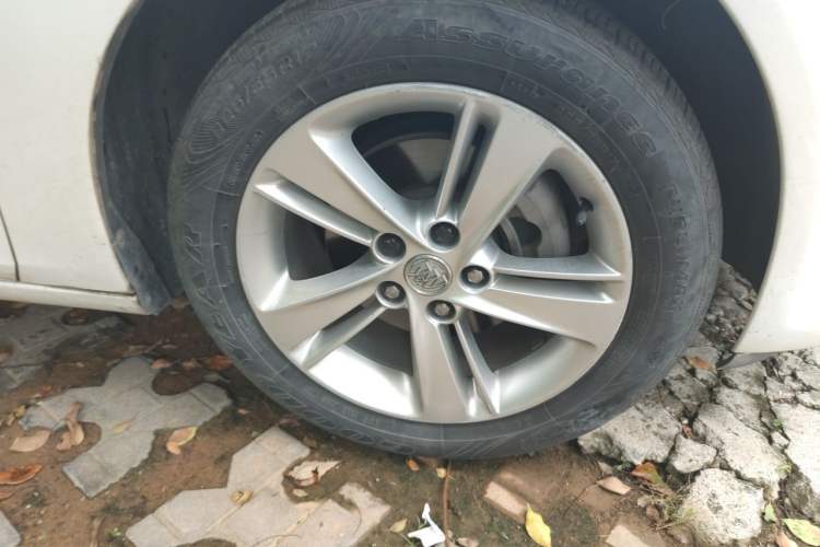 Used Buick Regal 2017 20T Elite Edition Right Front Wheel Hub
