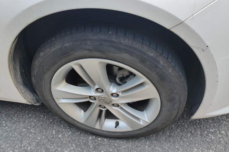 Used Buick Regal 2017 20T Elite Edition Right Front Wheel Hub