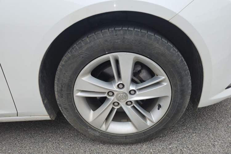 Used Buick Regal 2017 20T Prestige Model Right Front Wheel Hub