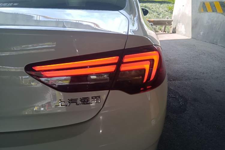 Used Buick Regal 2017 20T Luxury Model Right Rear Taillight