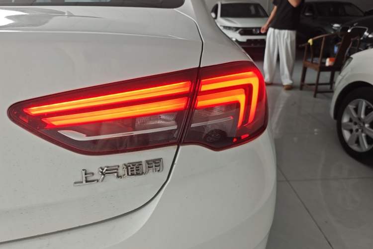 Used Buick Regal 2017 20T Elite Edition Right Rear Taillight