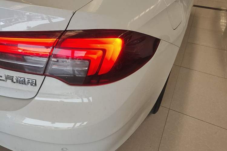 Used Buick Regal 2017 28T Luxury Edition Right Rear Taillight