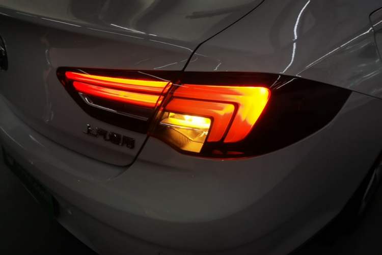 Used Buick Regal 2017 20T Elite Edition Right Rear Taillight