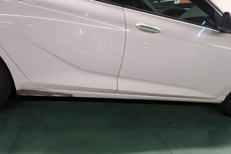 Used Buick Regal 2017 20T Elite Edition Right Side Sill