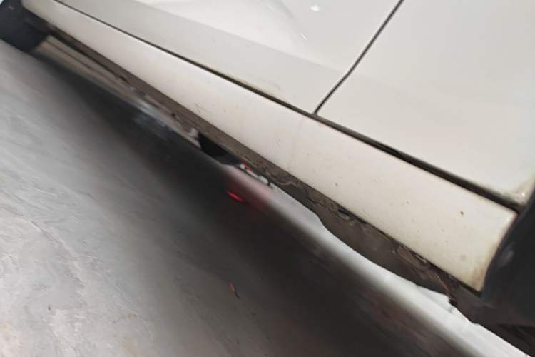 Used Buick Regal 2017 20T Luxury Model Right Side Sill