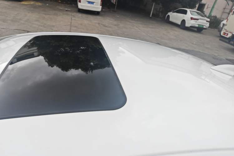 Used Buick Regal 2017 20T Luxury Model Roof