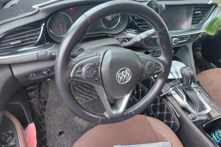 Used Buick Regal 2017 28T Luxury Edition Steering Wheel