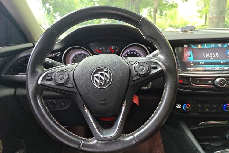Used Buick Regal 2017 20T Luxury Model Steering Wheel