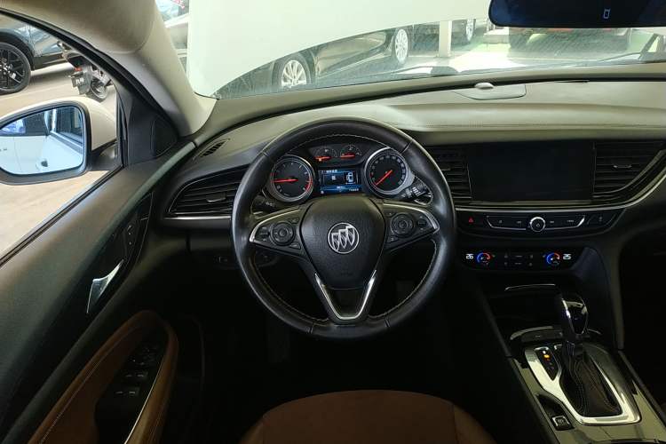 Used Buick Regal 2017 20T Luxury Model Steering Wheel