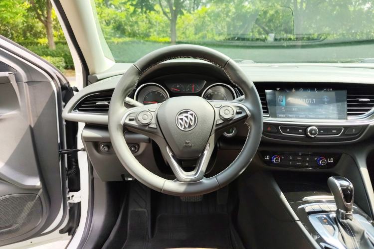 Used Buick Regal 2017 20T Elite Edition Steering Wheel