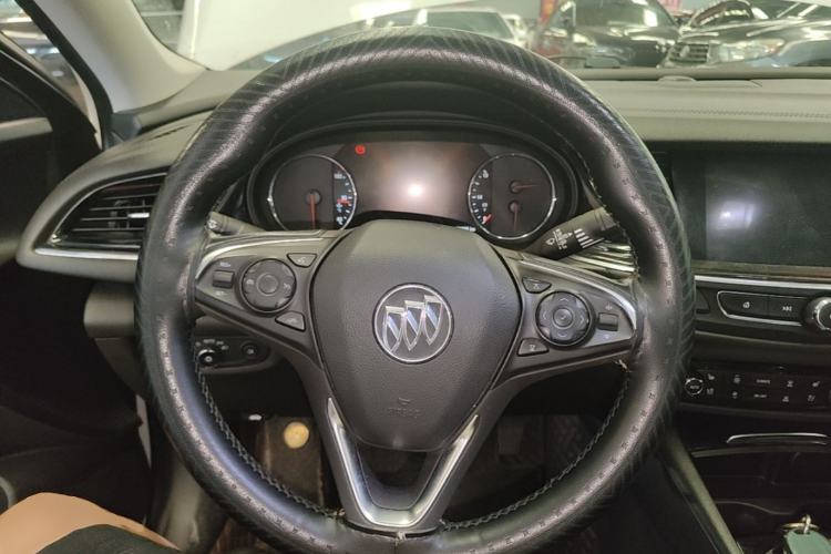 Used Buick Regal 2017 28T Luxury Edition Steering Wheel