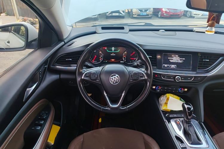 Used Buick Regal 2017 28T Luxury Edition Steering Wheel