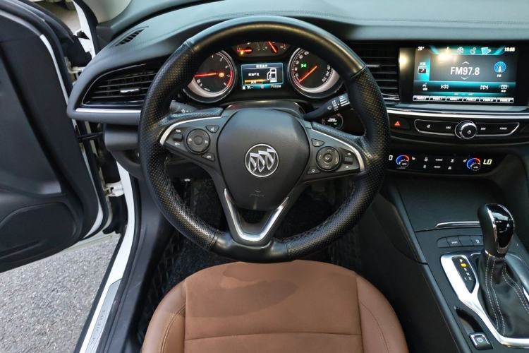 Used Buick Regal 2017 20T Luxury Model Steering Wheel