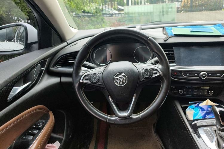 Used Buick Regal 2017 28T Luxury Edition Steering Wheel