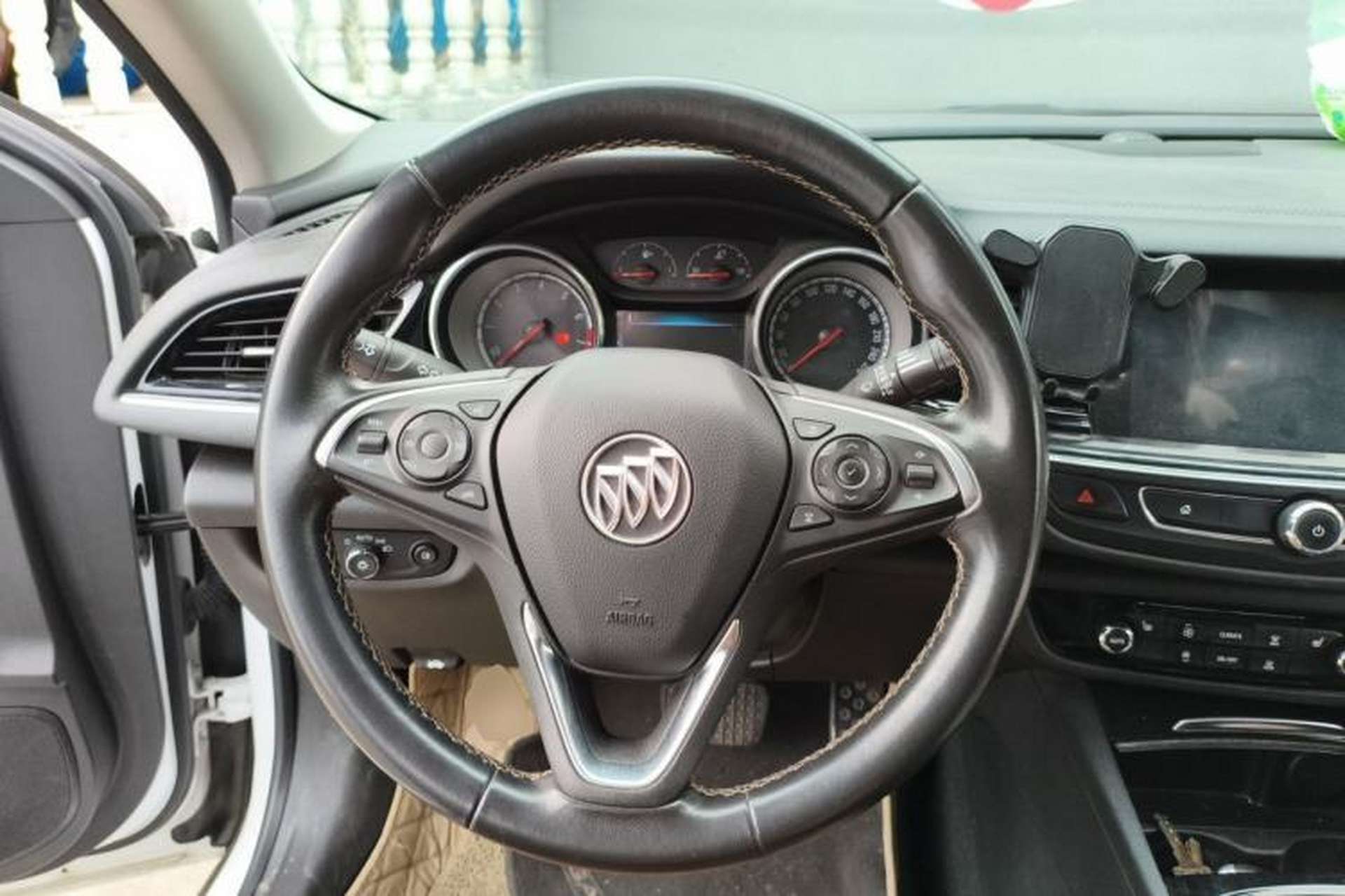 Used Buick Regal 2017 20T Luxury Model Steering Wheel