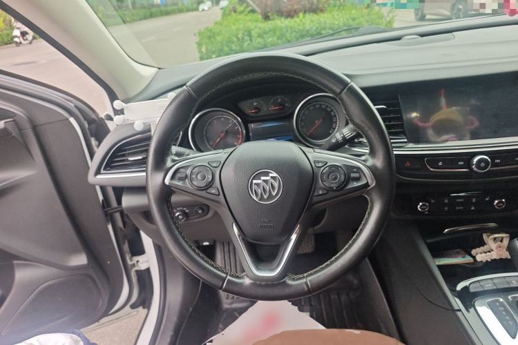 Used Buick Regal 2017 20T Luxury Model Steering Wheel