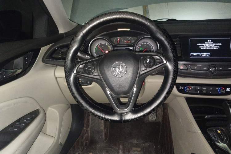 Used Buick Regal 2017 30H Luxury Version Steering Wheel