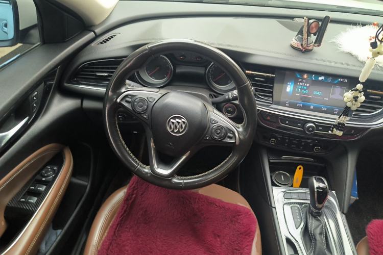 Used Buick Regal 2017 20T Luxury Model Steering Wheel