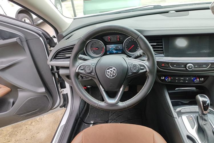 Used Buick Regal 2017 20T Elite Edition Steering Wheel