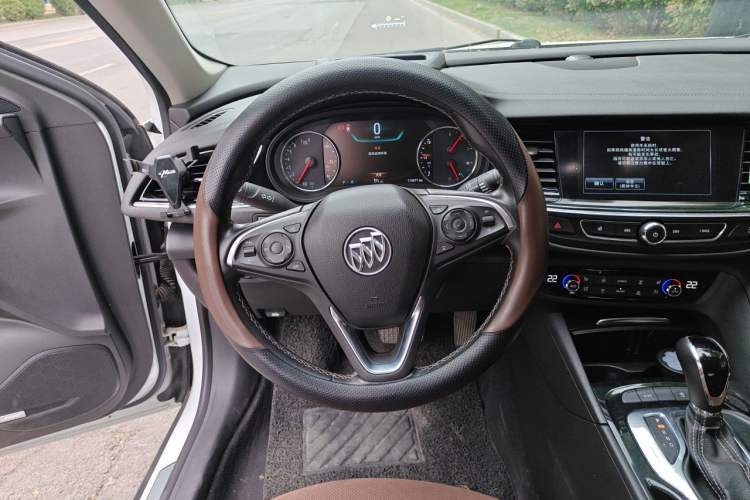 Used Buick Regal 2017 28T Luxury Edition Steering Wheel