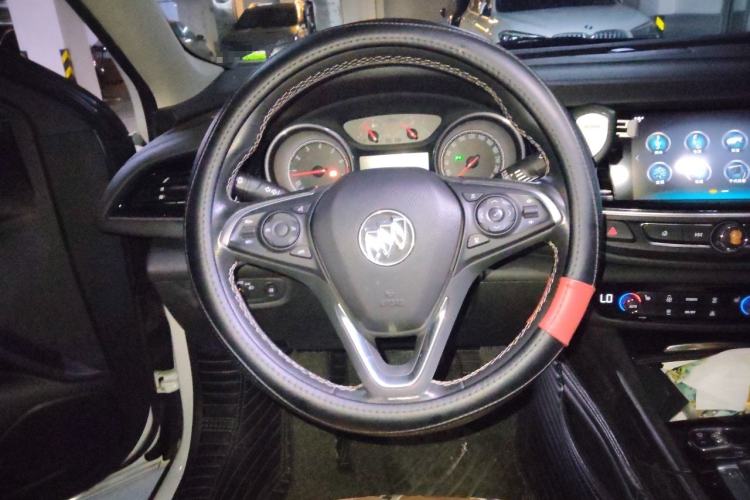 Used Buick Regal 2017 20T Luxury Model Steering Wheel