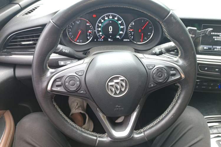 Used Buick Regal 2017 28T Luxury Edition Steering Wheel
