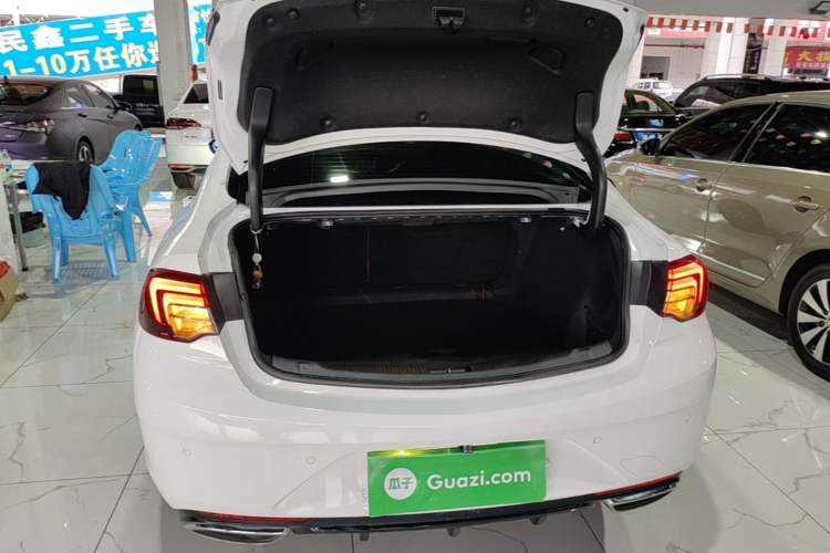 Used Buick Regal 2017 20T Elite Edition Trunk