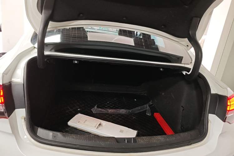 Used Buick Regal 2017 20T Elite Edition Trunk