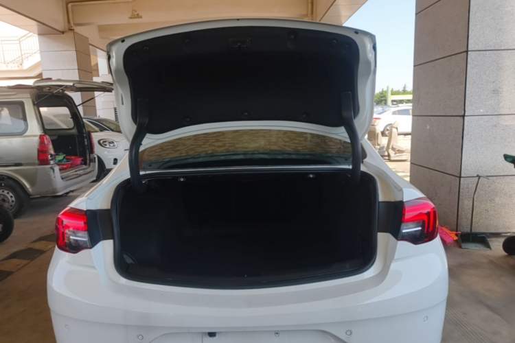 Used Buick Regal 2017 20T Elite Edition Trunk