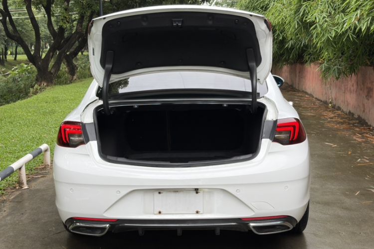 Used Buick Regal 2017 20T Elite Edition Trunk