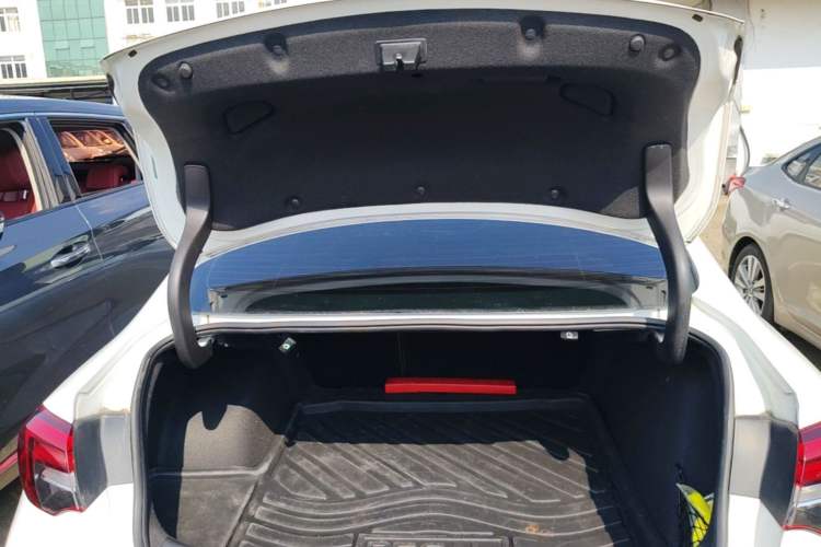 Used Buick Regal 2017 20T Elite Edition Trunk