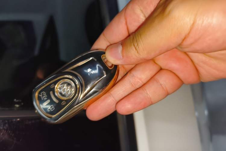 Used Buick Regal 2017 20T Elite Edition Vehicle Key