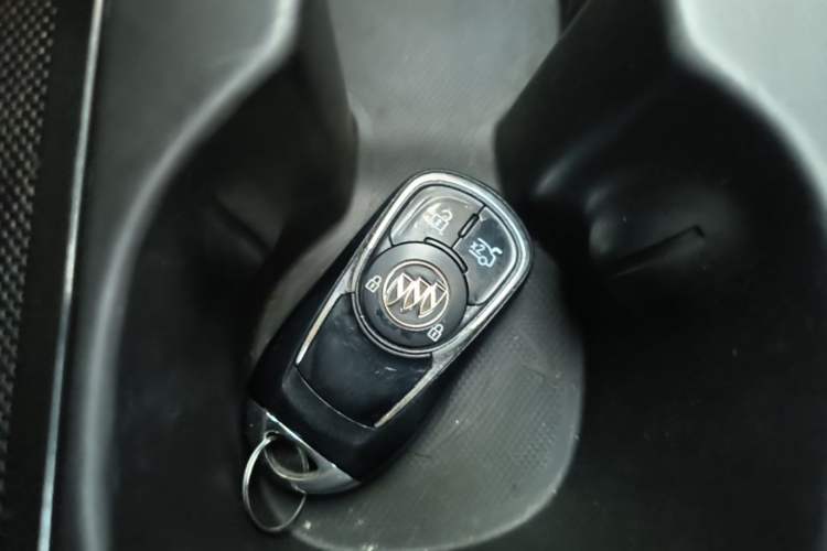 Used Buick Regal 2017 20T Elite Edition Vehicle Key