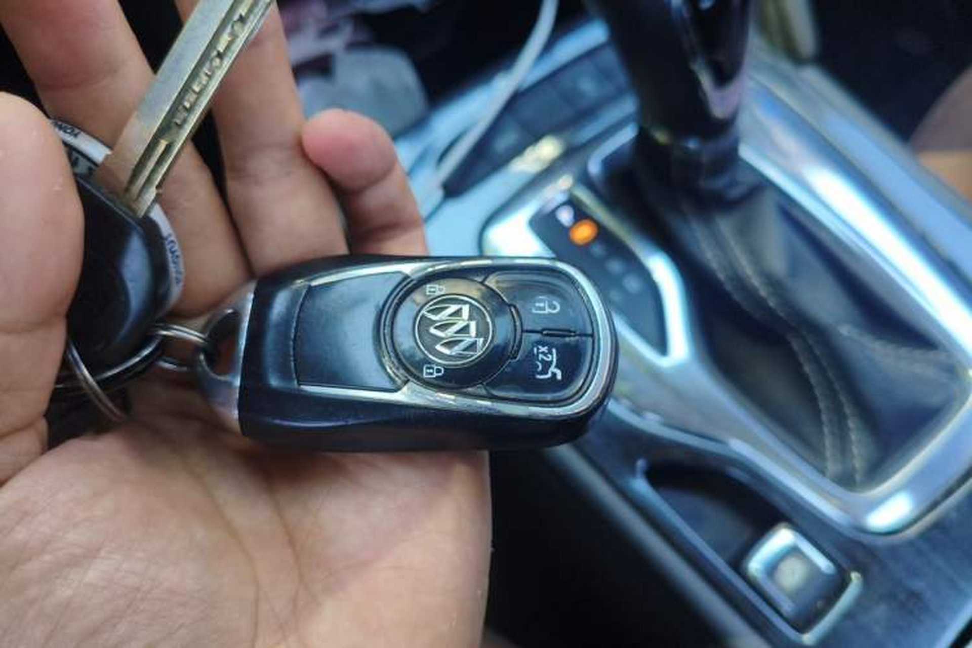 Used Buick Regal 2017 20T Elite Edition Vehicle Key