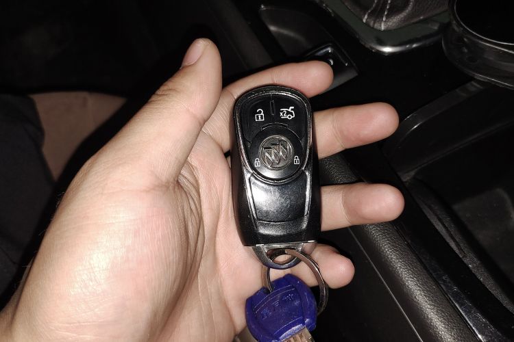 Used Buick Regal 2017 20T Elite Edition Vehicle Key