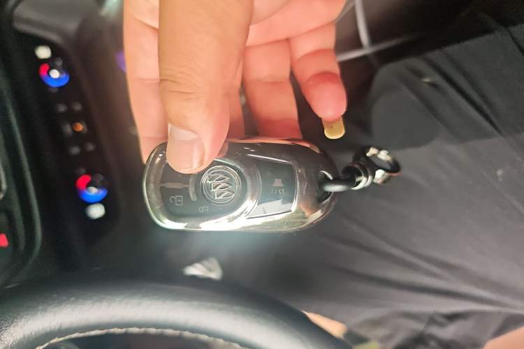 Used Buick Regal 2017 20T Elite Edition Vehicle Key