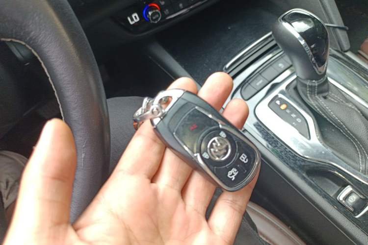 Used Buick Regal 2017 28T Luxury Edition Vehicle Key